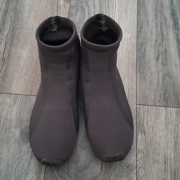 yeezy scuba shoe price